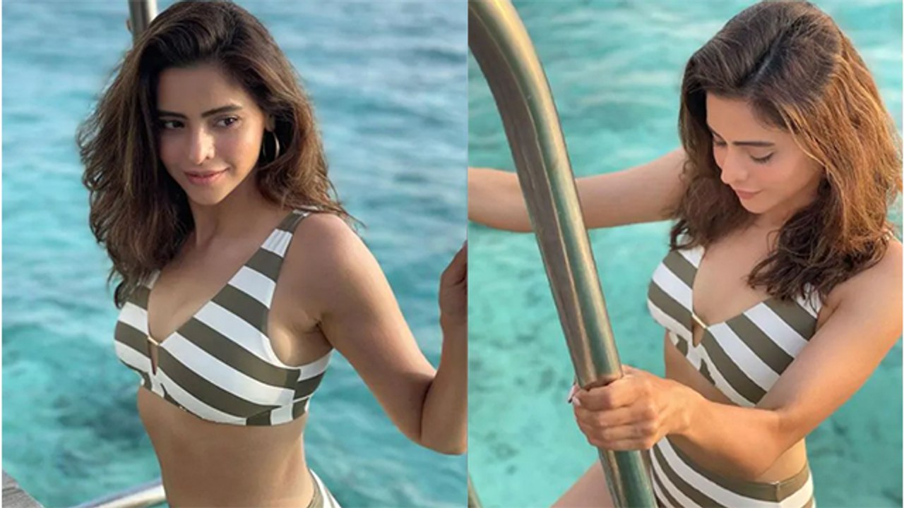 Aamna Sharif Hot Pic: Aamna Sharif’s hot pictures created a stir on the Internet, there was chaos on the Internet